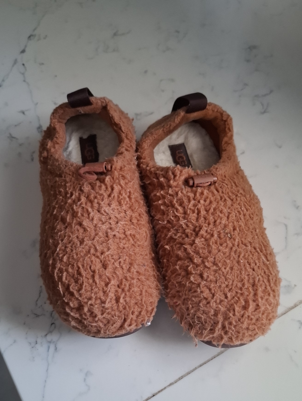 UGG Womens Cozy Shearling Slip-On Shoes in Chestnut